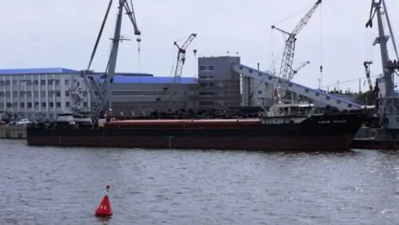 Под Керчью терпит бедствие пароход, члены экипажа голодают