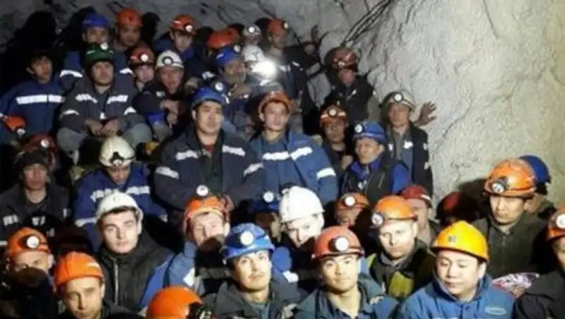 После бесед с руководством «Арселор Миттал Темиртау», порядка ста человек поднялись на поверхность