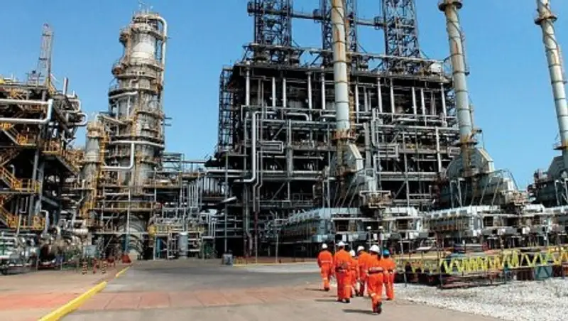 В Туркестанской области рабочие завода по переработке нефти не получают зарплату почти год