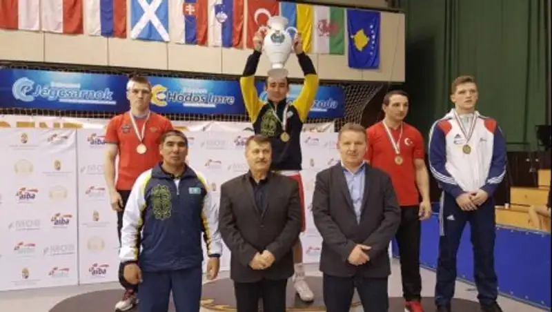 Казахстанские боксеры успешно выступили на турнире в Венгрии