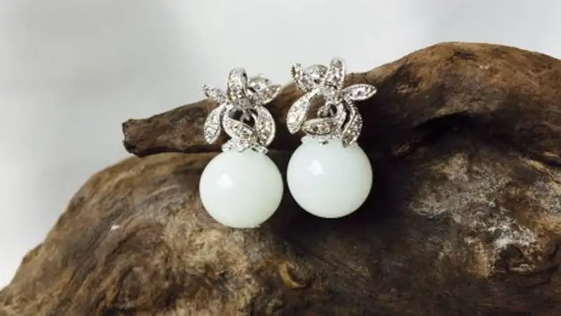 В моду входят украшения с материнским молоком и волосами младенцев