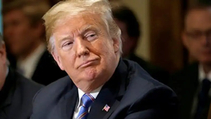 Трамп перепутал цвета американского флага в детской раскраске