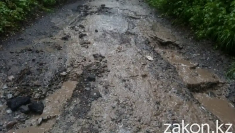 В Алматы ниже катка "Медео" сошел оползень 