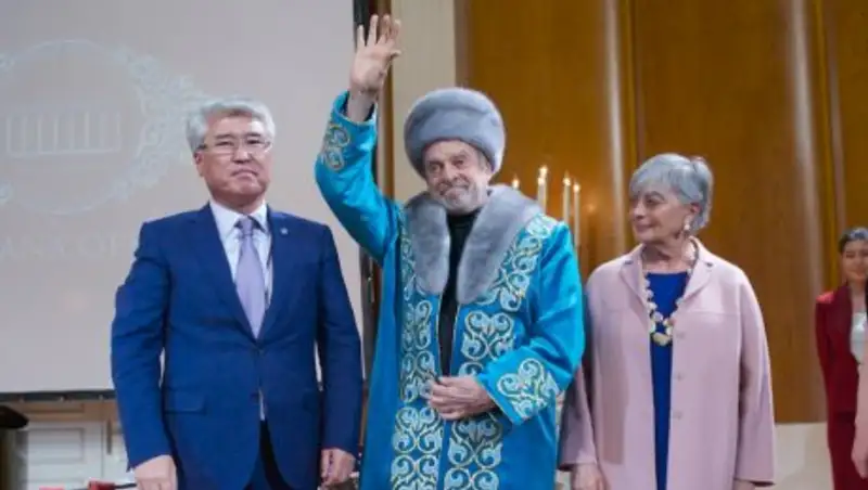 Министр культуры и спорта РК наградил Эцио Фриджерио орденом Достық