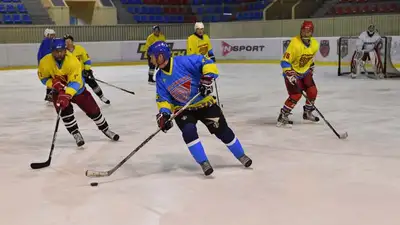 В хоккей играют металлурги АО "АрселорМиттал Темиртау"