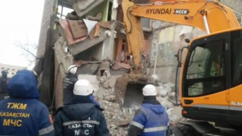 Аким Карагандинской области отчитался о восстановлении дома в Шахане после взрыва