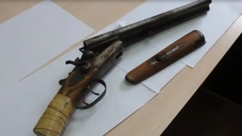 В Шымкенте полицейские задержали 19-летнего парня с обрезом