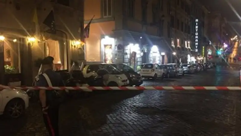 В центре Рима саперы подорвали подозрительный чемодан