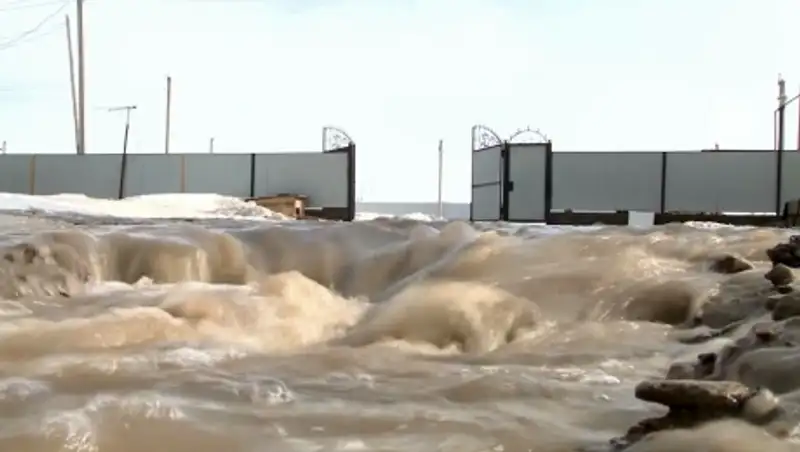 В Актобе подтоплены несколько микрорайонов