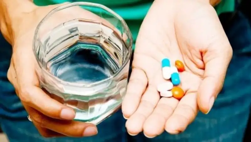 Студент, заболевший менингитом, занимался самолечением и поздно обратился за помощью