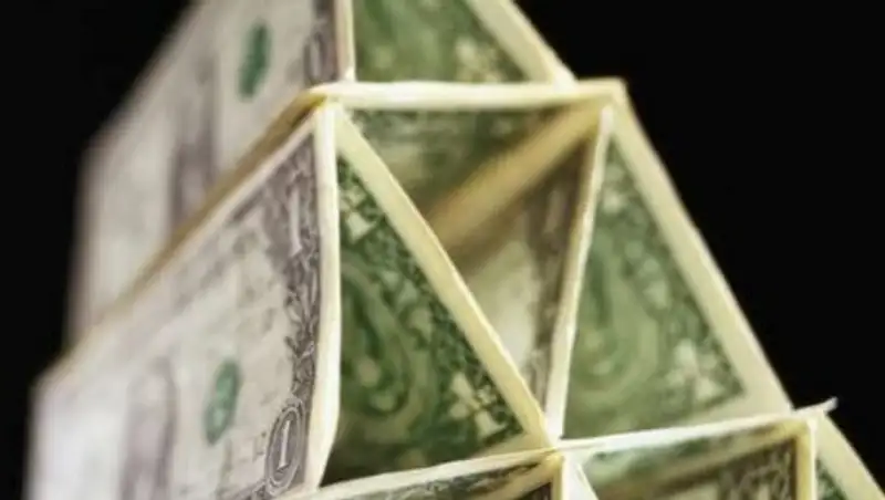 В Семее осудили создательницу многомиллионной финансовой пирамиды