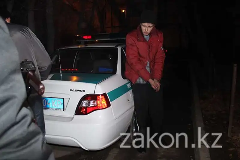 Безработный и бездомный молодой человек решил подзаработать на автокраже в Алматы (фото), фото - Новости Zakon.kz от 29.11.2013 17:54