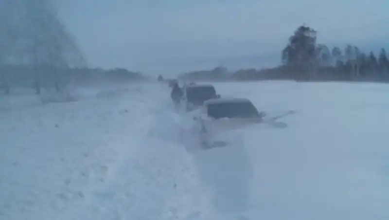 Из снежного плена вызволено около 150 человек в Восточном Казахстане