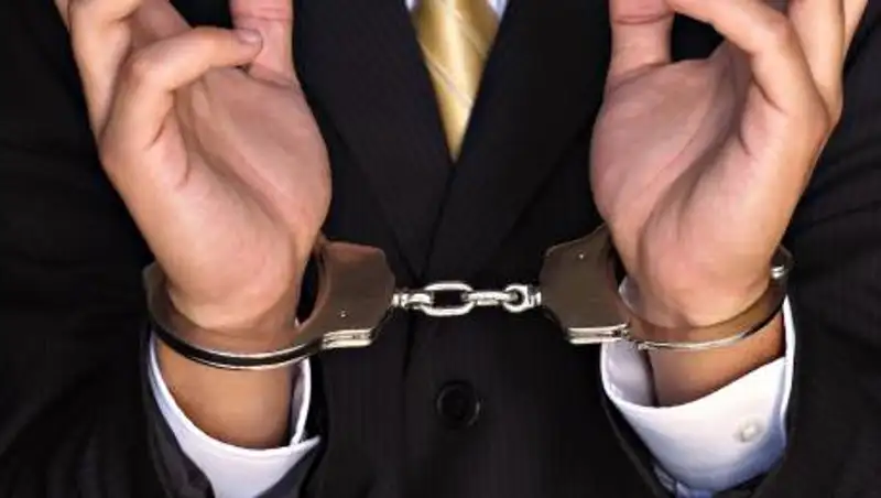 В Усть-Каменогорске чиновник пытался получить 7 миллионов тенге, ему вынесли приговор