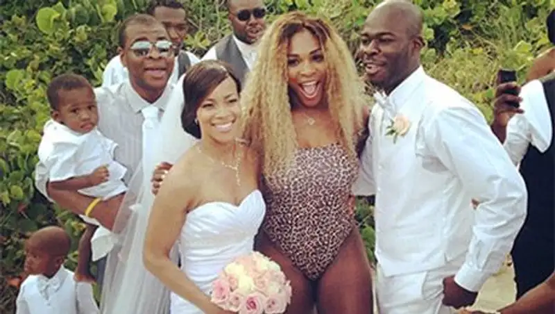 Серена Уильямс в леопардовом купальнике стала незваной гостьей на свадьбе в Майами