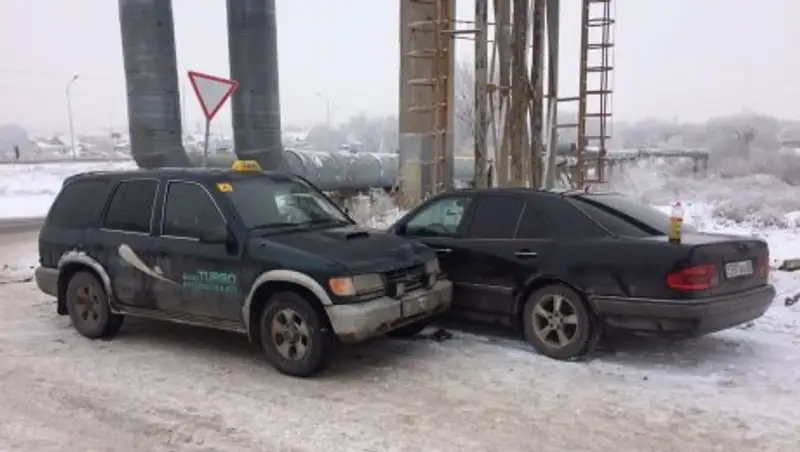 В Алматы водитель Kia на скользкой дороге сбил пожилую женщину