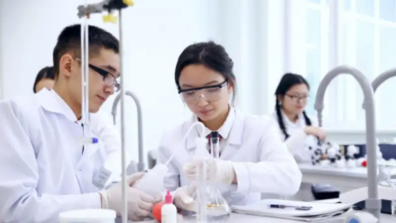 Глава МОН поздравил казахстанских ученых с днем науки