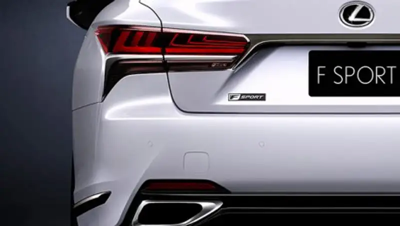 Флагманский седан Lexus стал спортивнее