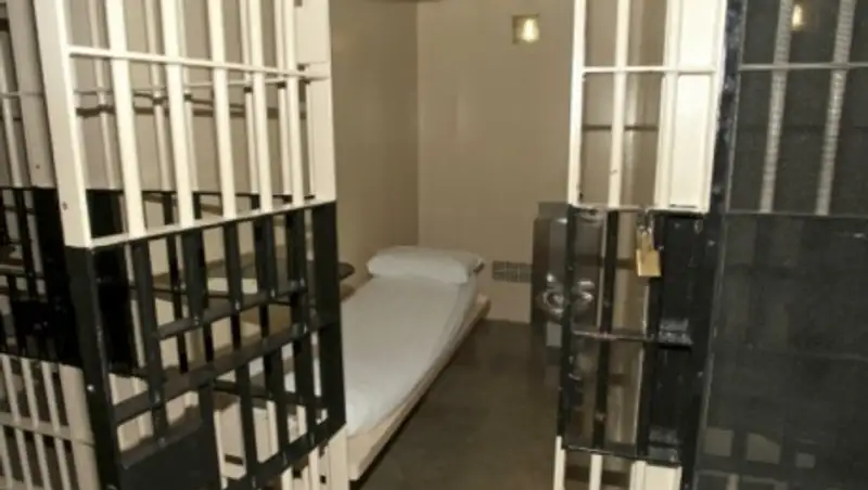 Власти США освобождают заключенных из перенаселенных тюрем