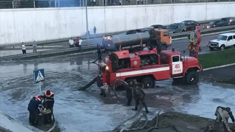 Спасатели Семея устраняют последствия непогоды