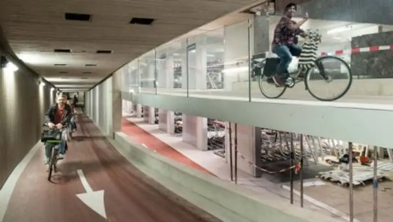 В Голландии открывают самый большой подземный гараж для велосипедов