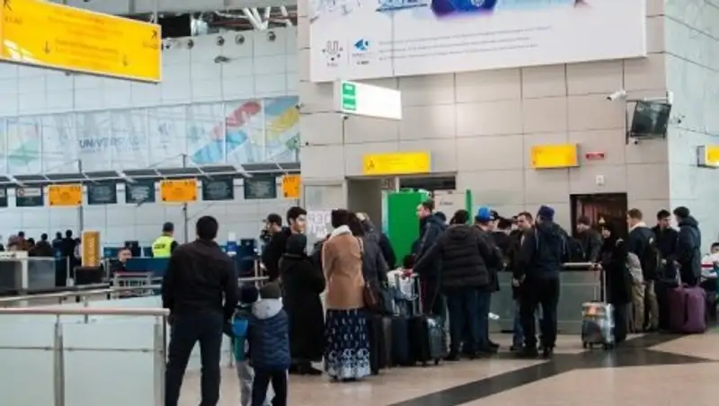 Скольким казахстанцам запретили выезжать за рубеж из-за долгов