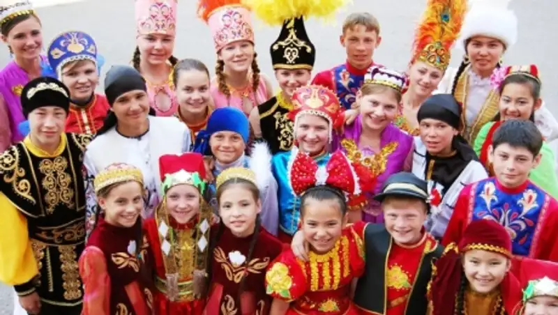 Алматылы&#1179;тар Ал&#1171;ыс айту к&#1199;нін тойлауда