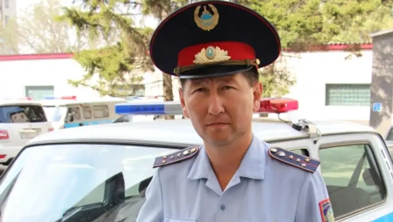 В ВКО участковый на своей спине вынес из болота заблудившуюся женщину