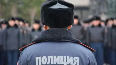 Полиция Алматы задержала мужчину с ножом