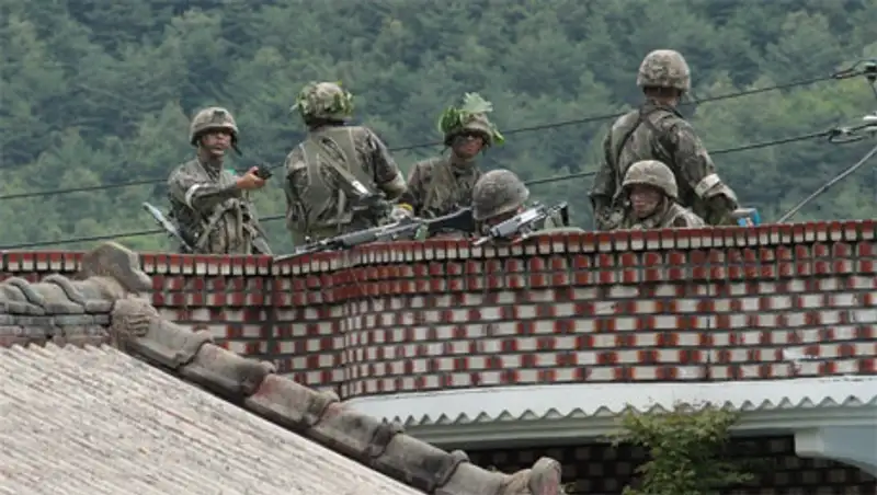 Южнокорейские военные вступили в перестрелку с сержантом, убившим пятерых сослуживцев