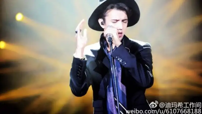 Китайская песня помогла Димашу Кудайбергенову войти в тройку лидеров «Singer»