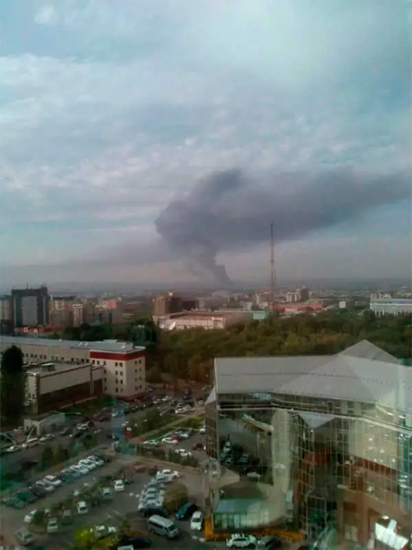 В Алматы горит один из рынков «барахолки» (фото), фото - Новости Zakon.kz от 13.09.2013 21:36