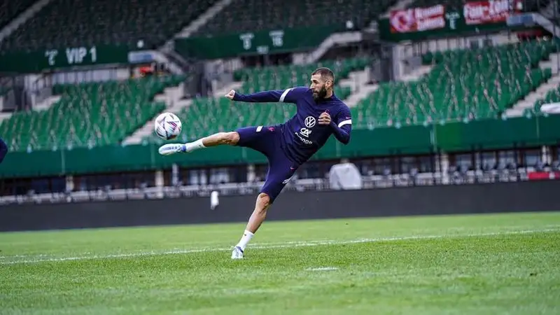 Бензема отклонил приглашение Макрона посетить финал Чемпионата мира