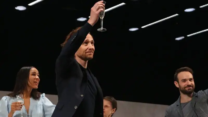 Локи женится: Том Хиддлстон подтвердил свою помолвку