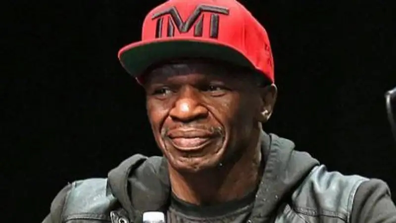 Мой сын толком не тренировался к поединку с МакГрегором - Мейвезер-старший