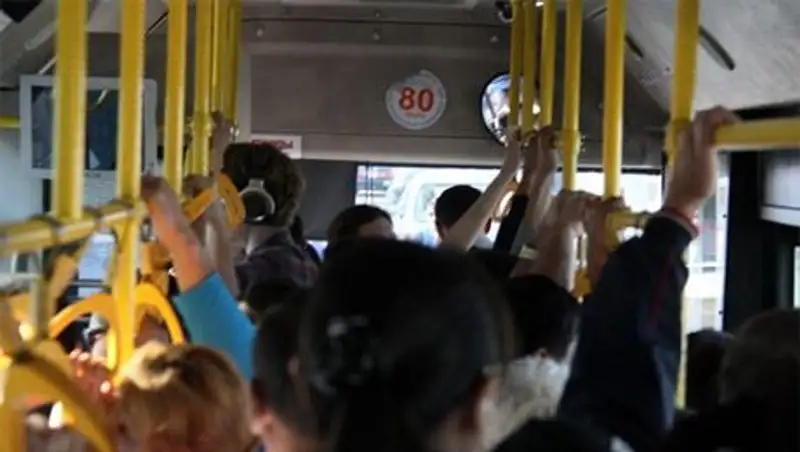 В Алматы отменили штрафы за безбилетный проезд в муниципальных автобусах