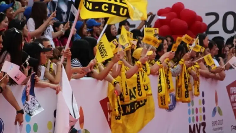 Спустя почти час ожидания в Астане стартовала премия МУЗ-ТВ