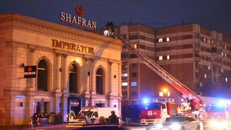 Сильный пожар в кафе потушили огнеборцы Алматы