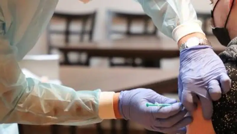 У непривитых людей не будут заводиться машины - новый фейк обсуждают в Сети