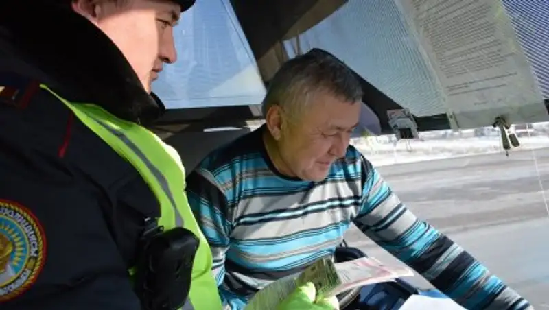 В Сатпаеве полиция задержала пьяного водителя автобуса