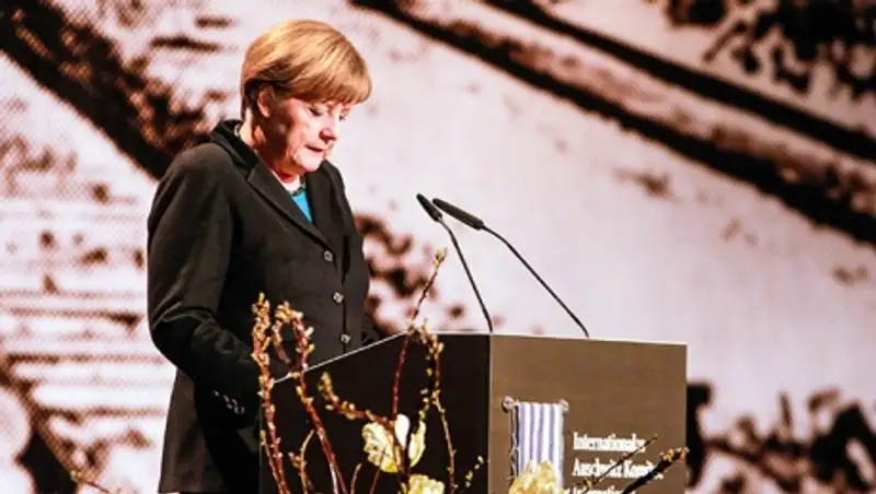 Меркель на церемонии памяти жертв Освенцима напомнила, кто освободил узников концлагеря