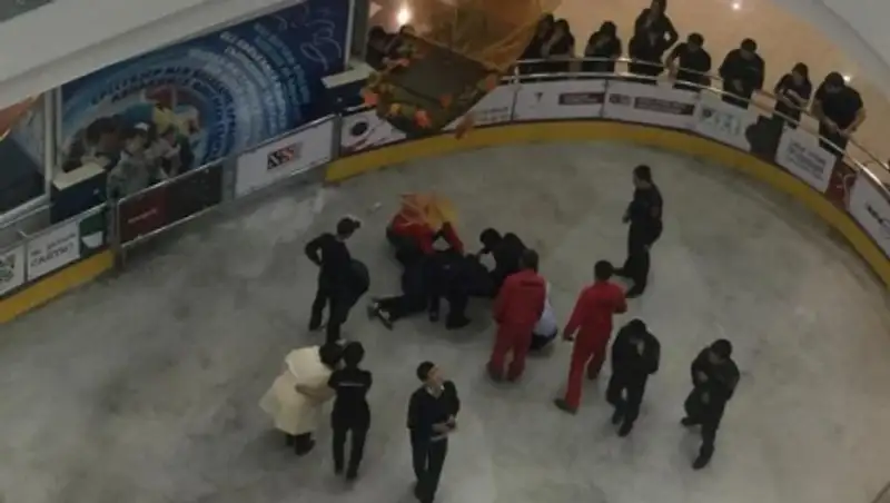 В Шымкенте мужчина разбился, упав на ледовый каток