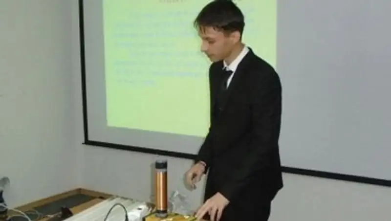 Студент из Уральска создал устройство беспроводной передачи энергии