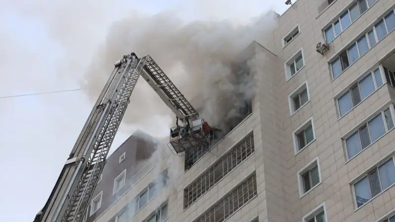 Психологическую реабилитацию проходят спасатели, тушившие пожар в ЖК "Кахарман"