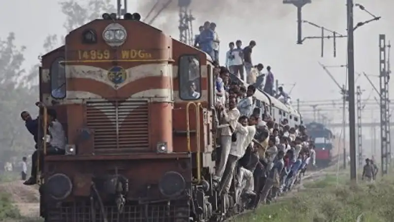 В Индии поезд сошел с рельсов, пострадали 18 человек