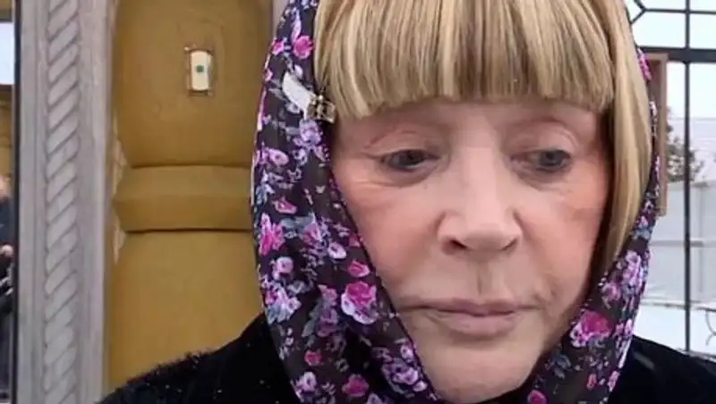 Пугачёва предстала перед журналистами без макияжа