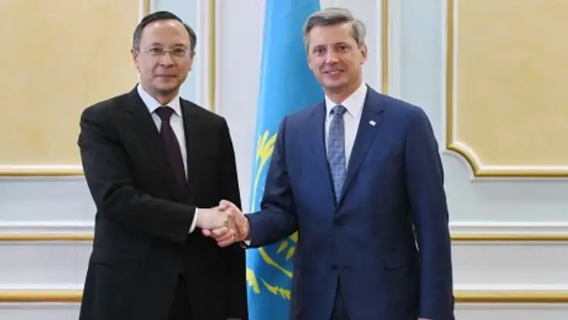 Глава МИД РК встретился с ректором Международной антикоррупционной академии