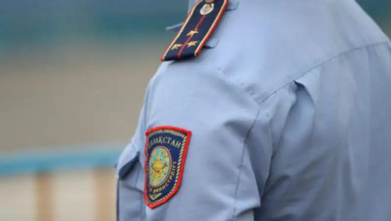 Полицейские задержали 12 преступников, находящихся в розыске