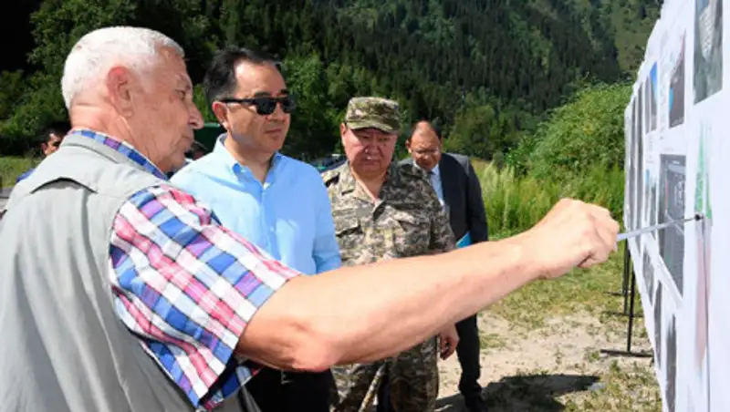 Бакытжан Сагинтаев ознакомился с ходом селезащитных мероприятий в предгорьях Алматы