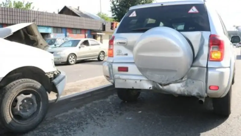 Сердечный приступ у водителя спровоцировал ДТП в Алматы